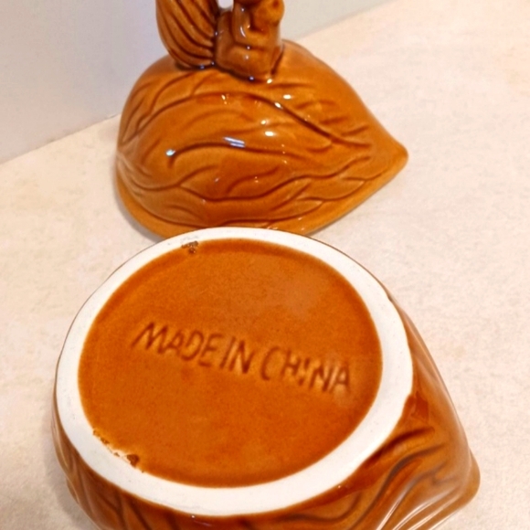 Vintage Bushy Tail Squirrel On Nut Ceramic Dish - Picture 5 of 5